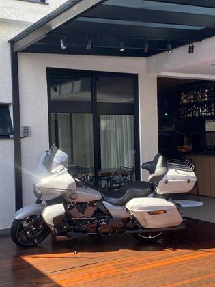 HARLEY-DAVIDSON STREET GLIDE ULTRA 